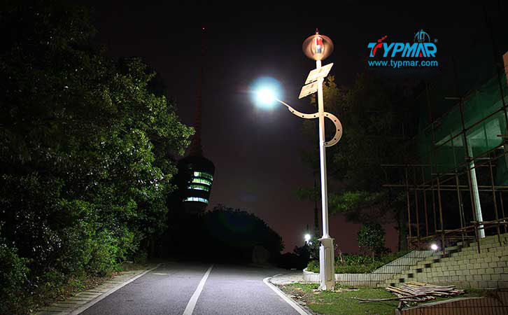 風(fēng)力發(fā)電機(jī)在高于工作風(fēng)速范圍時(shí)，仍然在工作，剎車(chē)系統(tǒng)是否失效，這種情況下能否保證系統(tǒng)安全？